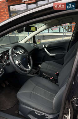 Хэтчбек Ford Fiesta 2012 в 