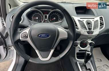 Хэтчбек Ford Fiesta 2010 в 