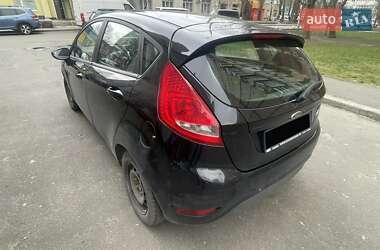 Хэтчбек Ford Fiesta 2012 в 