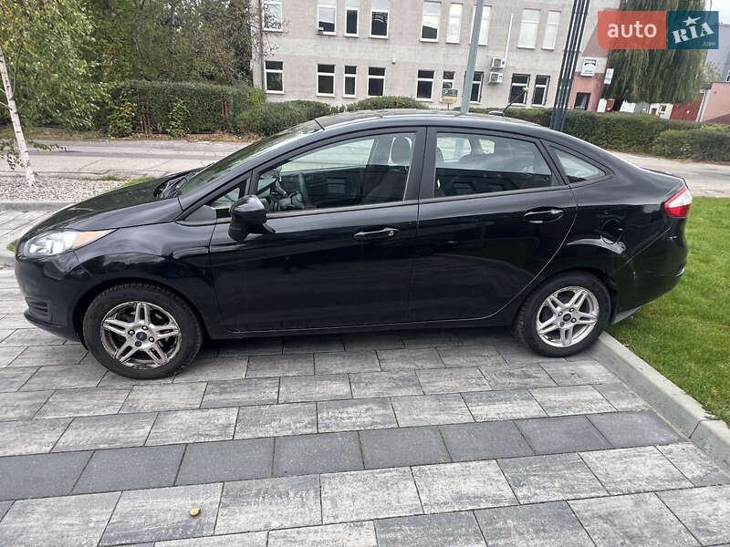 Седан Ford Fiesta 2017 в Львове