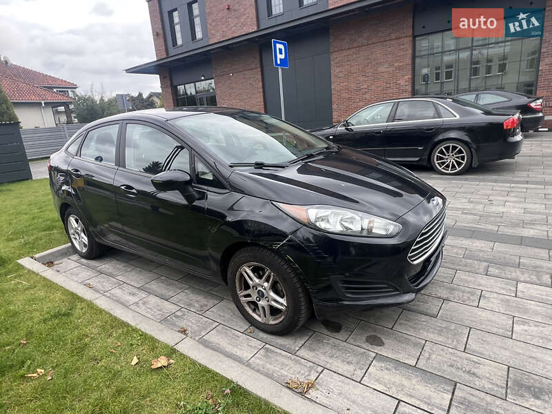 Седан Ford Fiesta 2017 в Львове