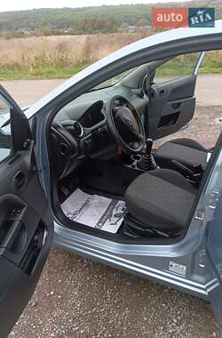 Хэтчбек Ford Fiesta 2005 в 