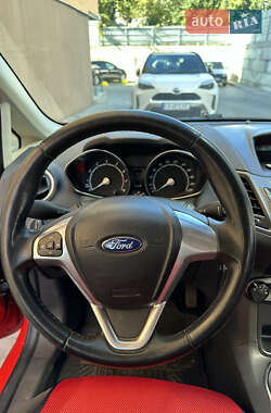 Хэтчбек Ford Fiesta 2013 в 