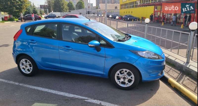 Хэтчбек Ford Fiesta 2012 в 
