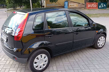Хэтчбек Ford Fiesta 2006 в 