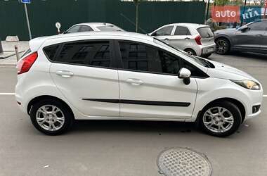 Хэтчбек Ford Fiesta 2013 в 