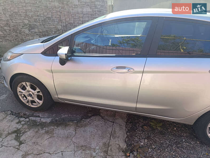 Седан Ford Fiesta 2015 в Одессе