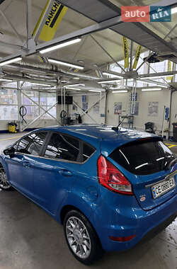 Хэтчбек Ford Fiesta 2011 в 