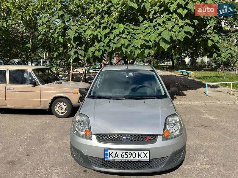 Хэтчбек Ford Fiesta 2006 в Киеве