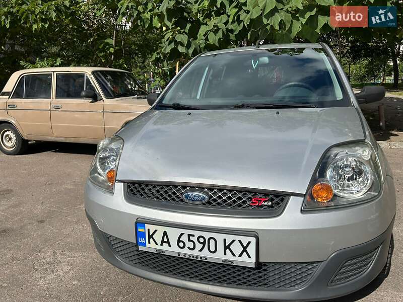 Хэтчбек Ford Fiesta 2006 в Киеве