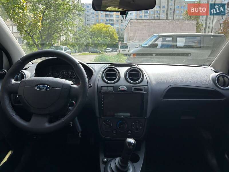 Хэтчбек Ford Fiesta 2006 в Киеве