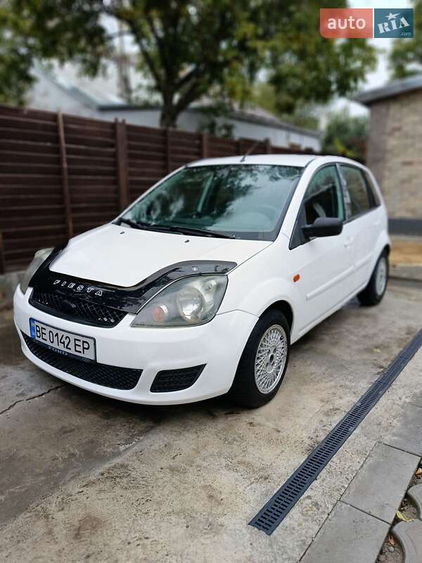 Хэтчбек Ford Fiesta 2007 в 