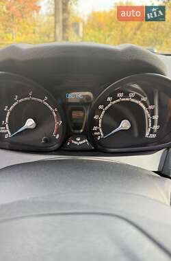 Хэтчбек Ford Fiesta 2012 в 
