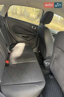 Хэтчбек Ford Fiesta 2012 в 
