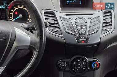 Хэтчбек Ford Fiesta 2016 в 