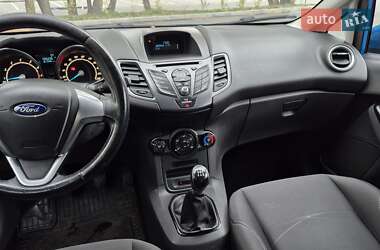 Хэтчбек Ford Fiesta 2016 в 