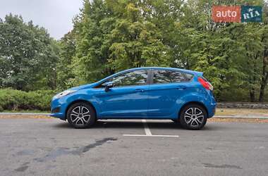 Хэтчбек Ford Fiesta 2016 в 
