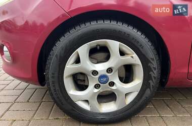 Хетчбек Ford Fiesta 2011 в 