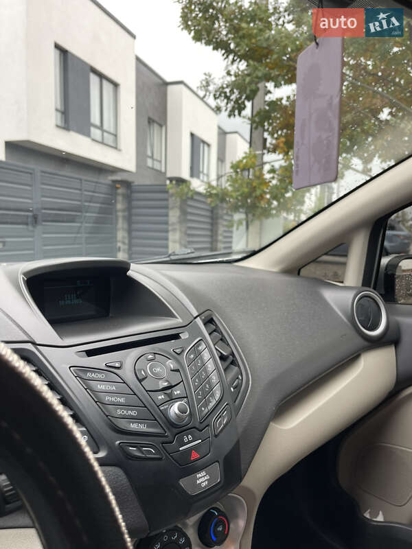 Седан Ford Fiesta 2016 в Киеве