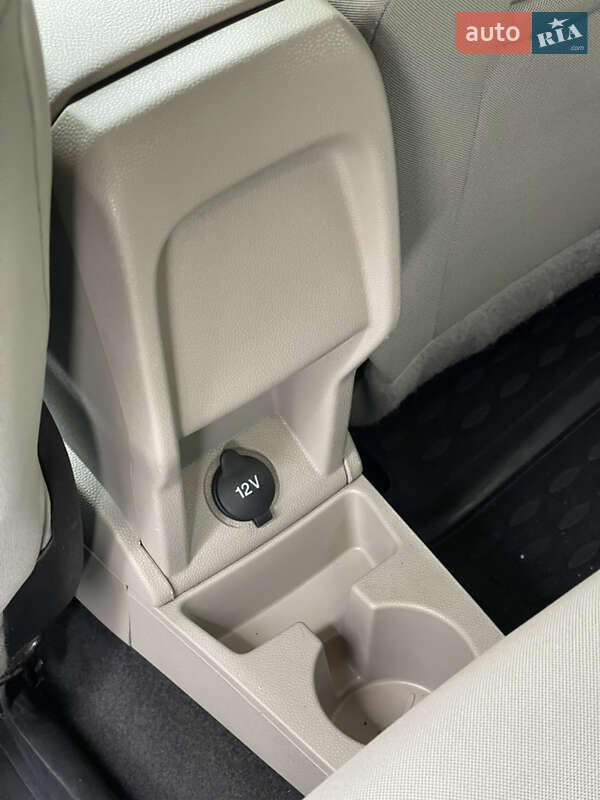 Седан Ford Fiesta 2016 в Киеве