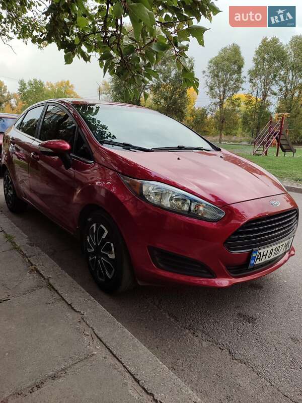 Седан Ford Fiesta 2016 в Кам'янському