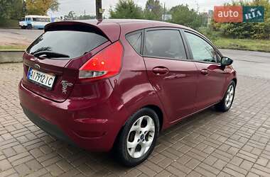 Хетчбек Ford Fiesta 2011 в 