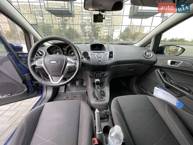 Хэтчбек Ford Fiesta 2016 в Днепре