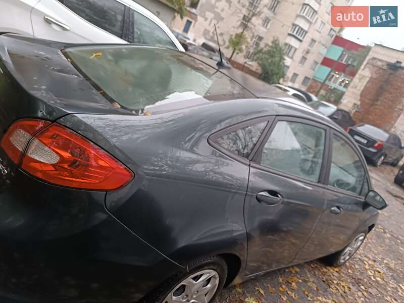 Седан Ford Fiesta 2010 в Киеве