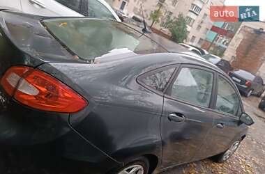 Седан Ford Fiesta 2010 в 