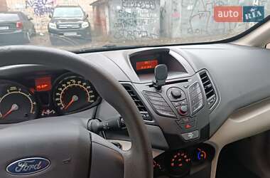 Седан Ford Fiesta 2010 в 