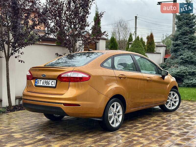 Седан Ford Fiesta 2015 в Виннице
