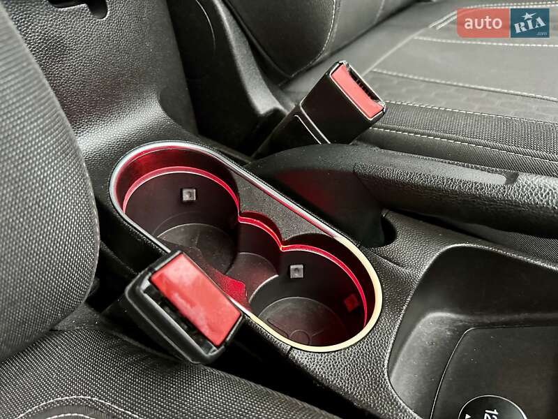 Седан Ford Fiesta 2015 в Виннице