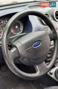 Хэтчбек Ford Fiesta 2007 в 