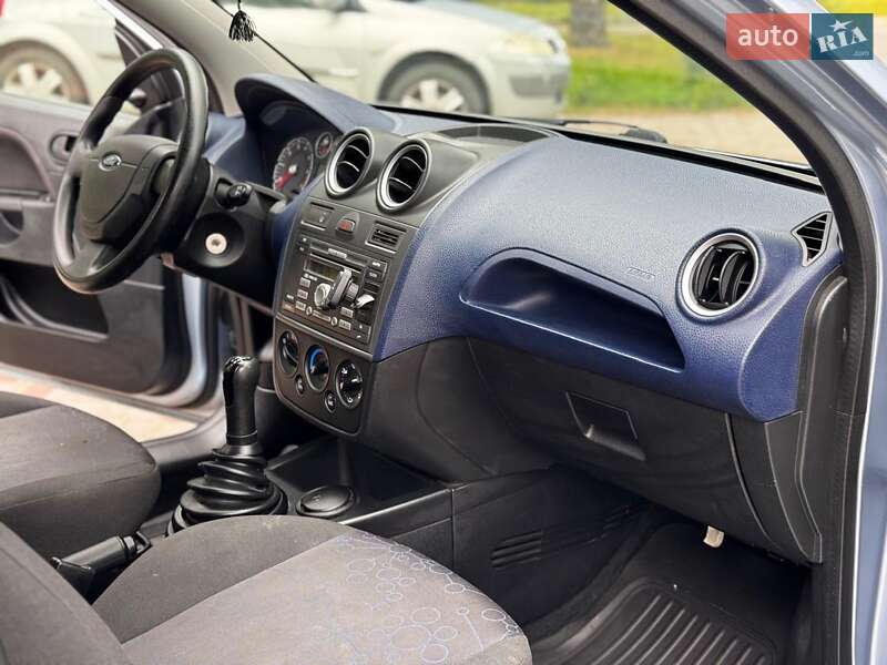 Хэтчбек Ford Fiesta 2007 в Киеве