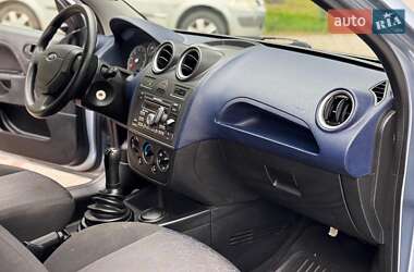 Хэтчбек Ford Fiesta 2007 в 