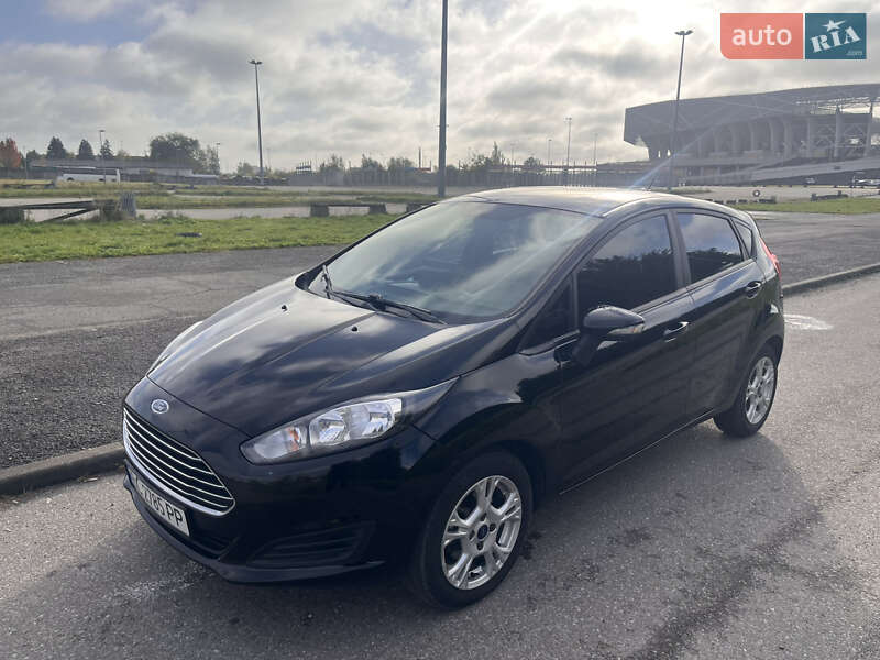Хэтчбек Ford Fiesta 2015 в Львове