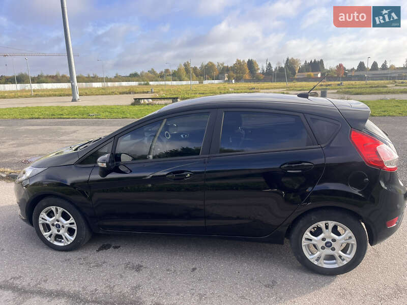 Хэтчбек Ford Fiesta 2015 в Львове