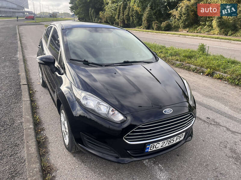 Хэтчбек Ford Fiesta 2015 в Львове