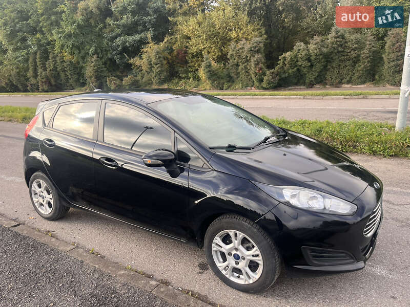 Хэтчбек Ford Fiesta 2015 в Львове