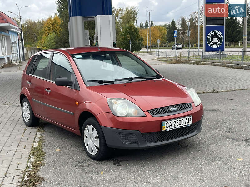 Хэтчбек Ford Fiesta 2007 в 