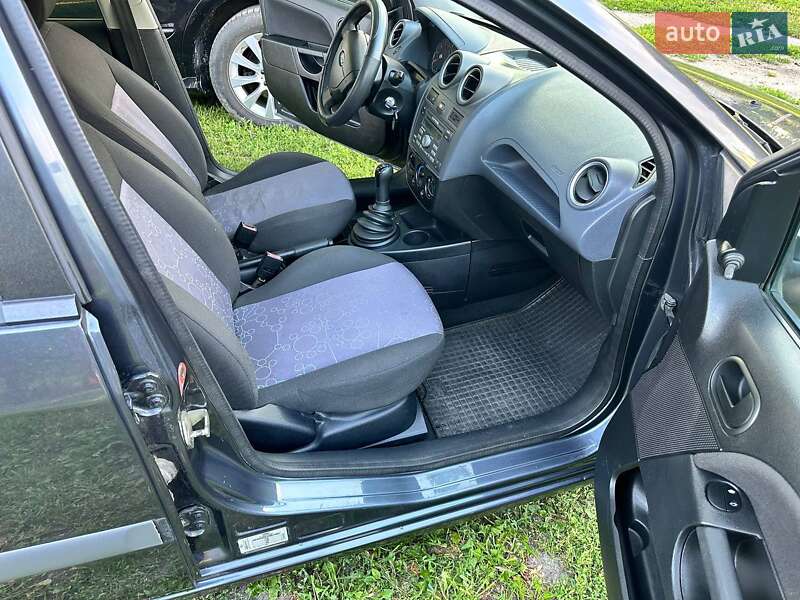 Хетчбек Ford Fiesta 2008 в Києві