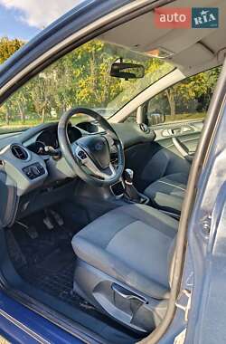 Хэтчбек Ford Fiesta 2011 в 