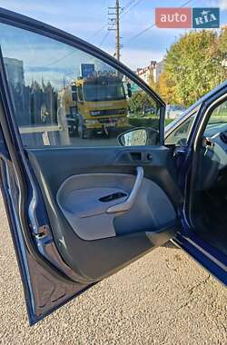 Хэтчбек Ford Fiesta 2011 в 