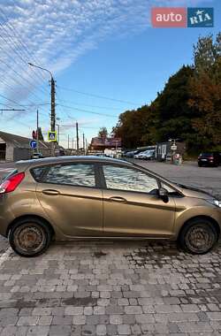 Хэтчбек Ford Fiesta 2013 в 