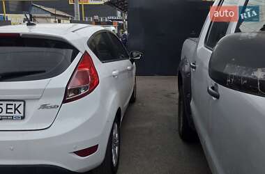 Хэтчбек Ford Fiesta 2016 в 