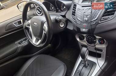 Хэтчбек Ford Fiesta 2016 в 