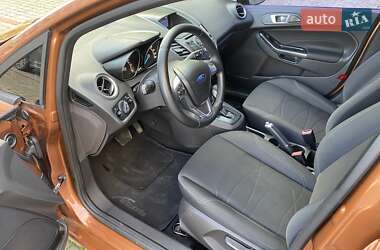 Хэтчбек Ford Fiesta 2015 в 