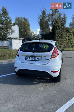 Хэтчбек Ford Fiesta 2012 в 
