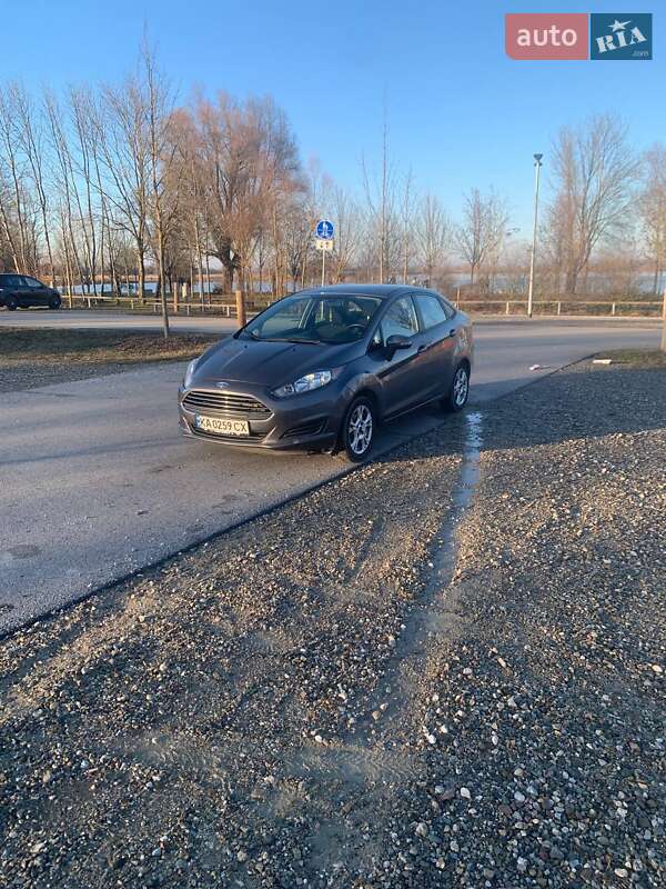Седан Ford Fiesta 2013 в Олександрії