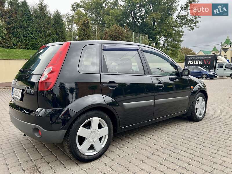 Хэтчбек Ford Fiesta 2008 в Остроге